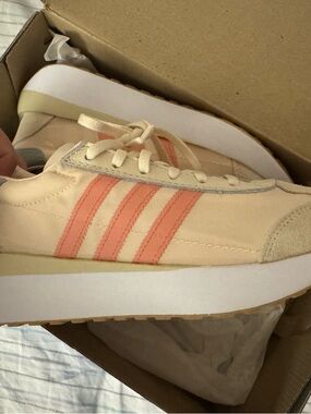 BRAND NEW Adidas Women’s Sneaker in Peach and Beige